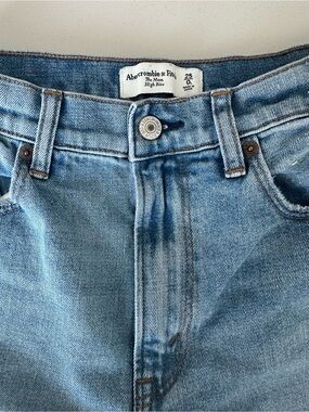 Abercrombie & Fitch Women’s The Mom High Rise Distressed Blue Jeans Size 25/0L